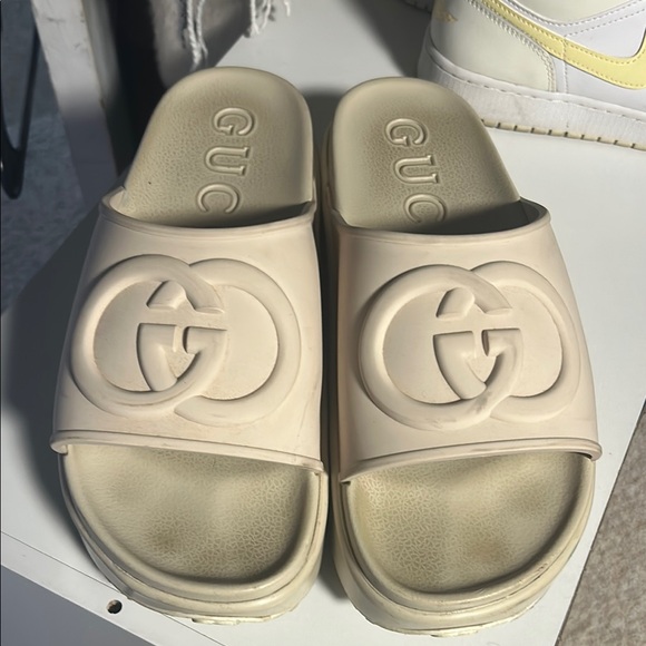 Gucci Cream Platform Slides - Picture 1 of 4